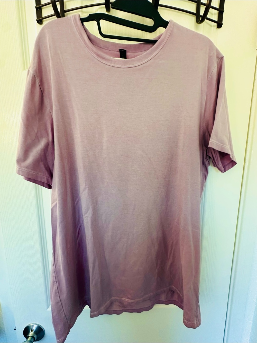 Lululemon Soft Mauve Crewneck Tee- Large- GUC